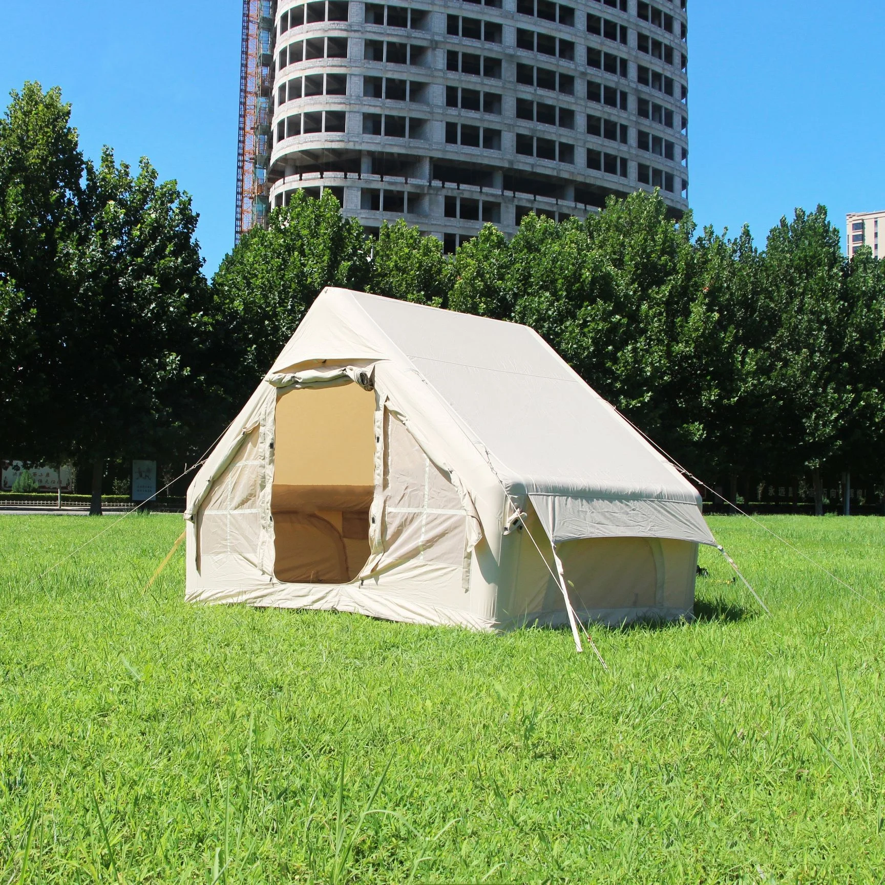 6.3 square meter integrated outdoor rainproof and warm camping inflatable tent