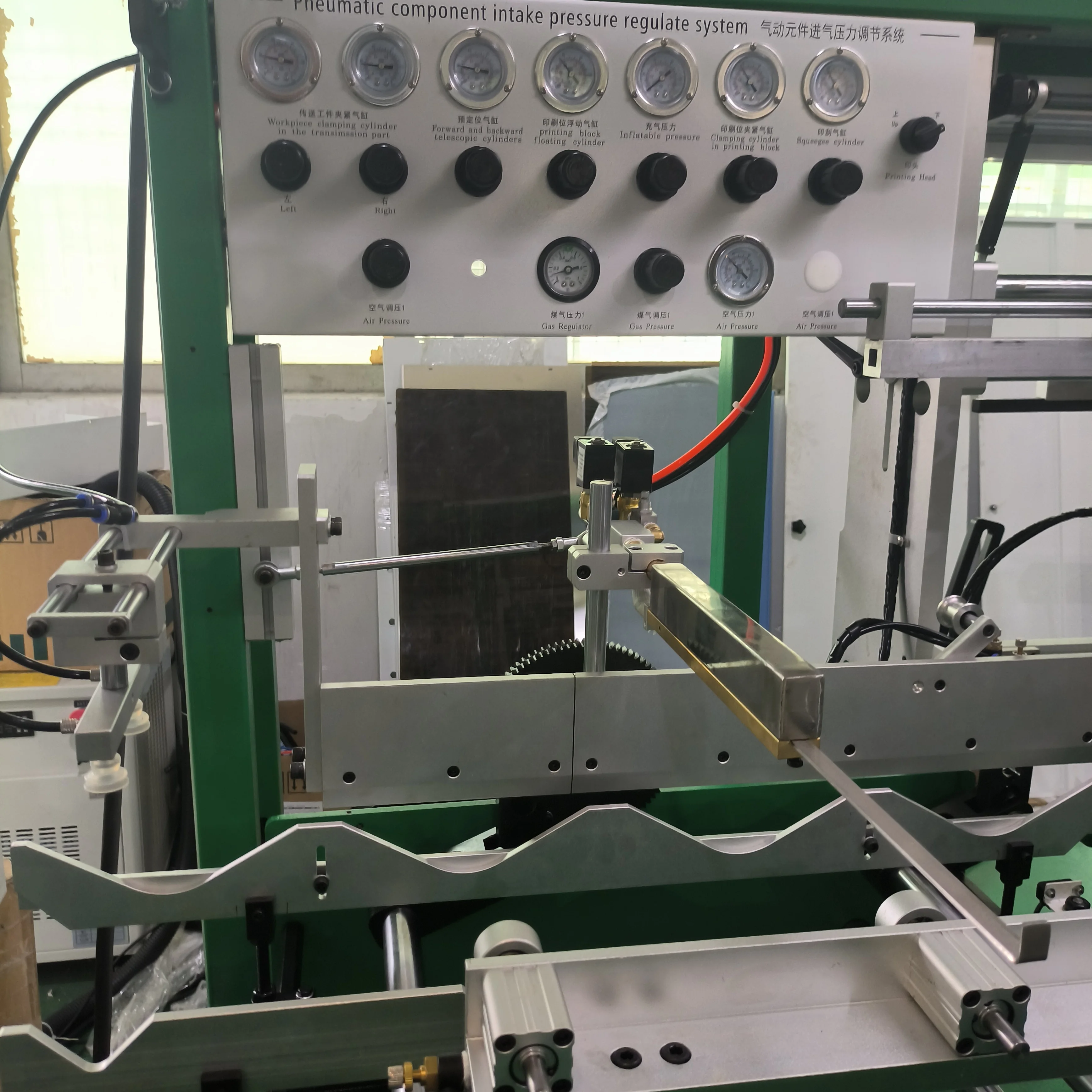 pneumatic cylindrical bottle screen printing machine Automatic loading flame surface treatment mug uv printing machine