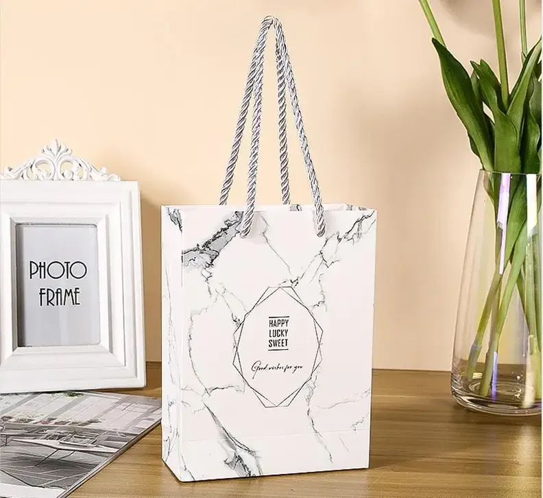 Customized high-quality white small fresh hemp rope gift packaging paper bag