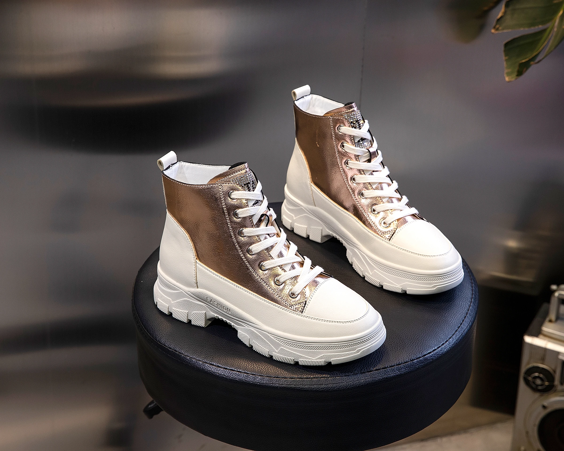 Men Women Electric Heated Shoes Boots with Heating Insoles Pads Feet Heater Soft Waterproof Geometric Winter Cotton CHELSEA Key