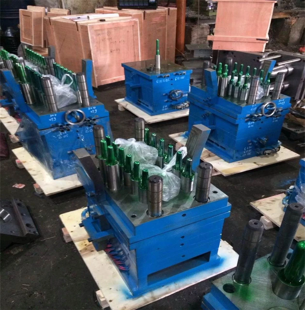 
INJECTION MOULDING MACHINE MOULD 