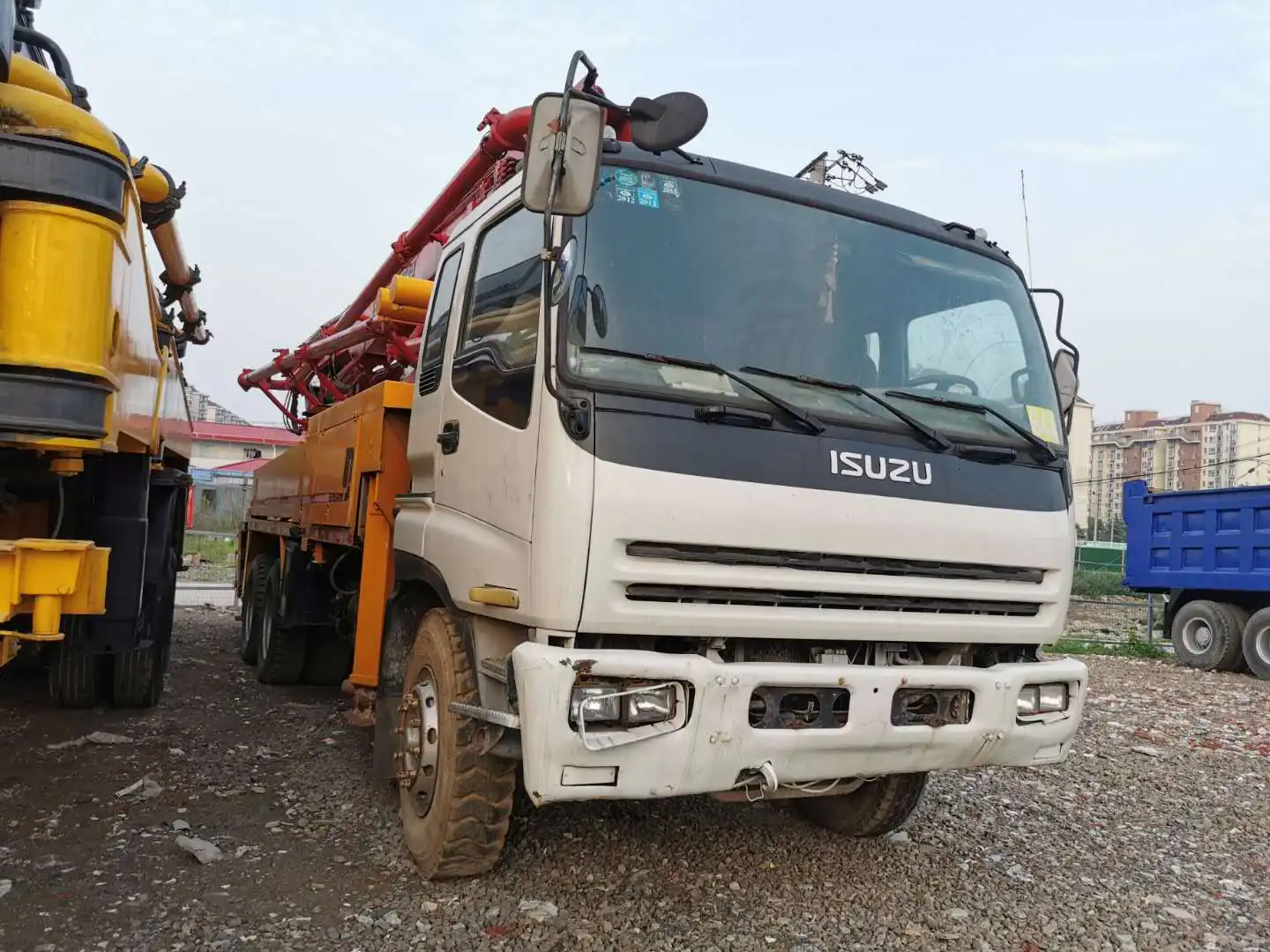 USED Putzmeister concrete pump truck 37m 42m with isuzuu chassis