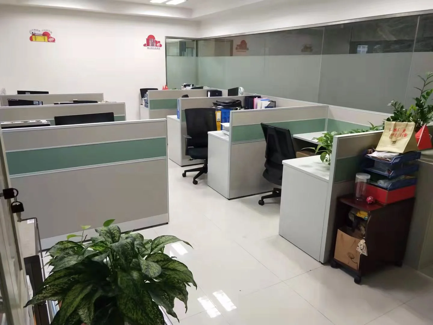 Foshan office furniture customized L shape modern office cubicle for 8 person