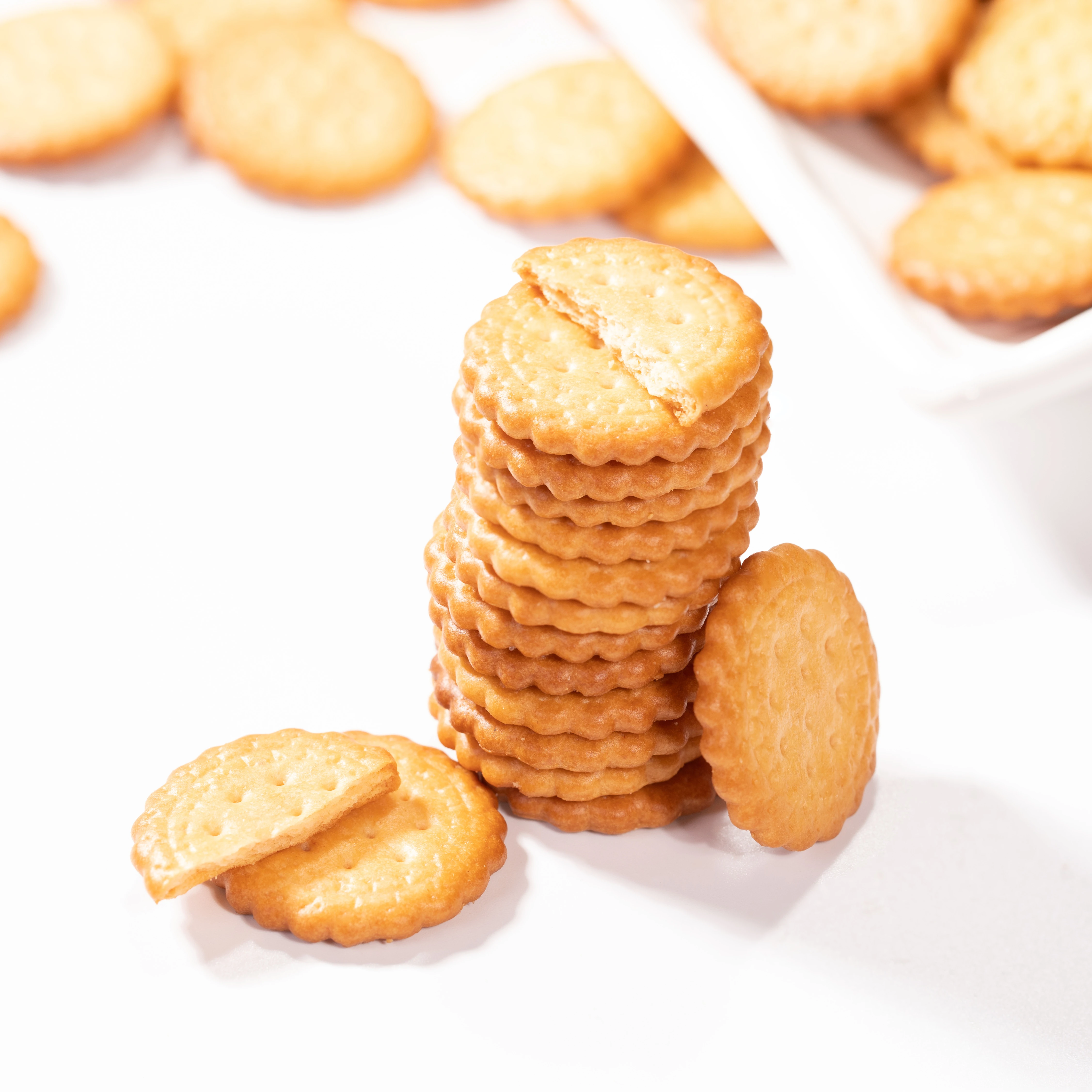 Custom Japanese milk salty biscuit round supplement energy tin can packaging 100g