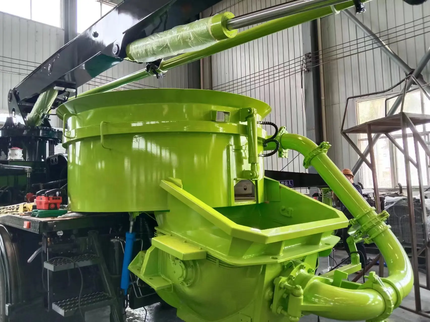 New Type  concrete mixer factory direct with round container Chinese Supplier Concrete Pump Truck mixer truck