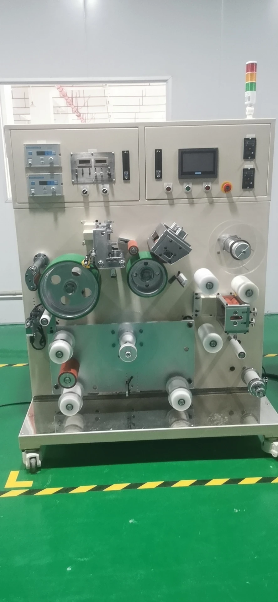 Phosphor dispensing in the production process of white-emitting LED products