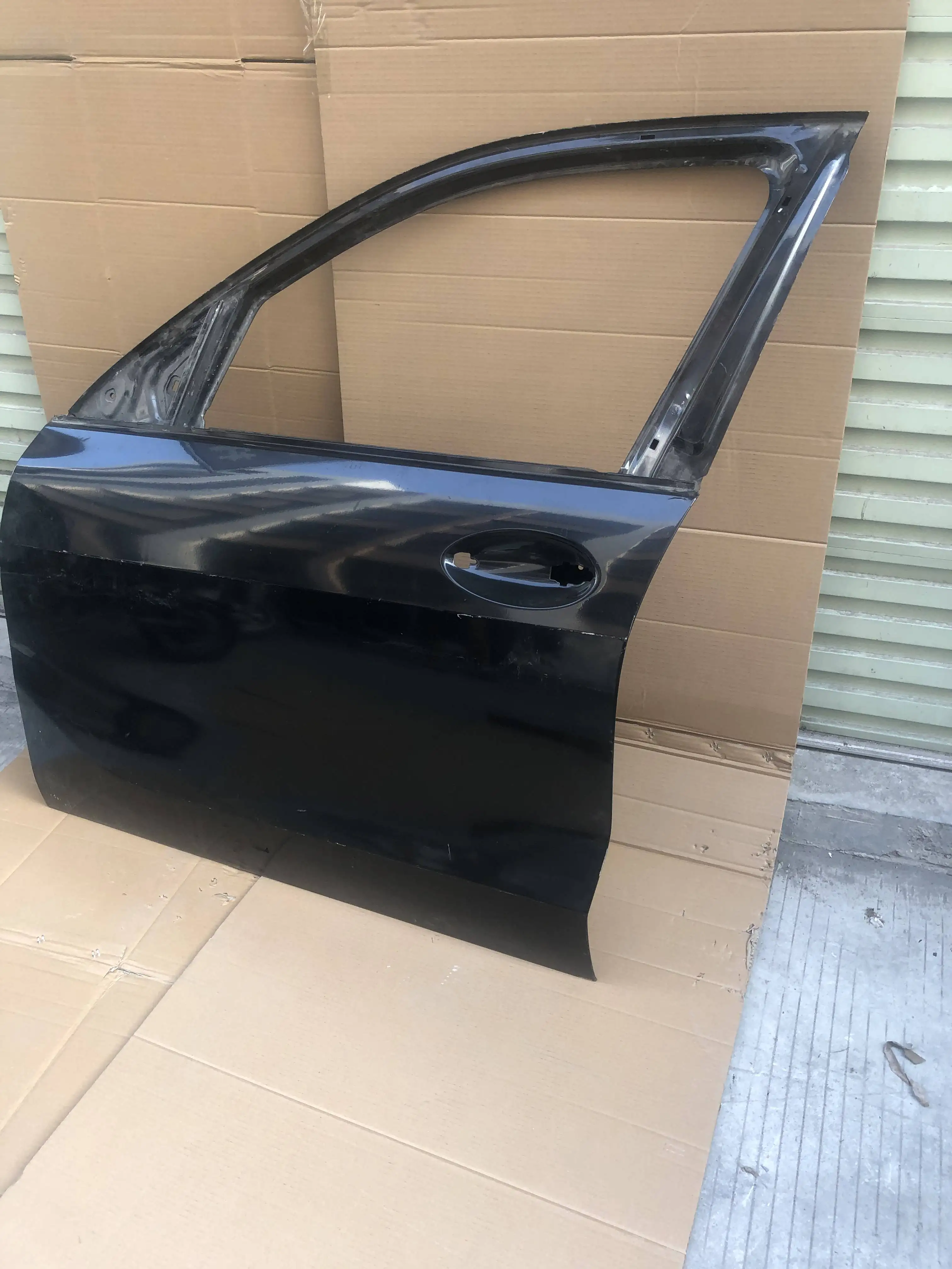 for Porsche Cayenne 9Y0 right front door shell original used car door Used car parts