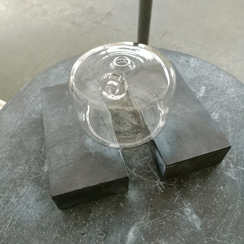 High purity high temperature resistant transparent quartz glass bottle