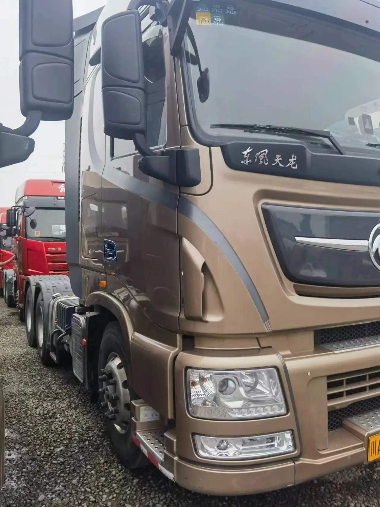2022 Dongfeng Tianlong XL LNG fuel tractor 8X2 new energy heavy truck trailer