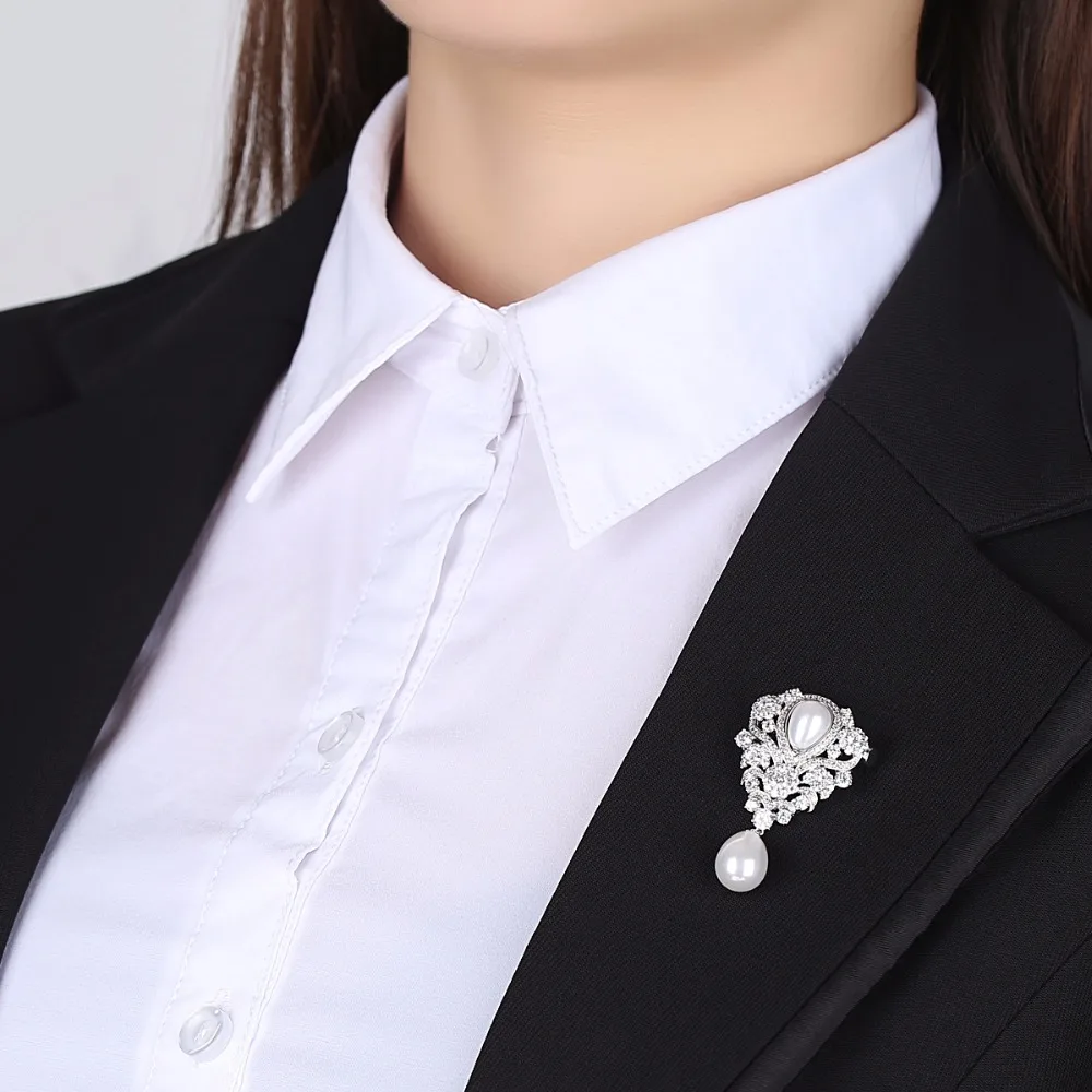 
The Latest Design Elegant Clear CZ Crystal Flower Shape Brooches With Double Pearls Jewelry For Women Party Gift 