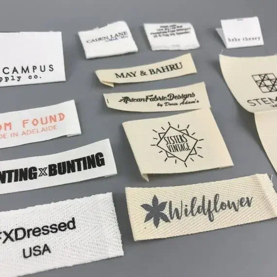 High Quality Automatic Woven Label Cutting And Folding Machine Straight Knife Fabric Label Cutting And Folding Machine