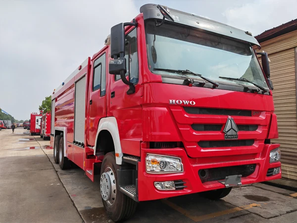Sinotruck howo 10000 литровый пенопластовый танкер пожарный грузовик