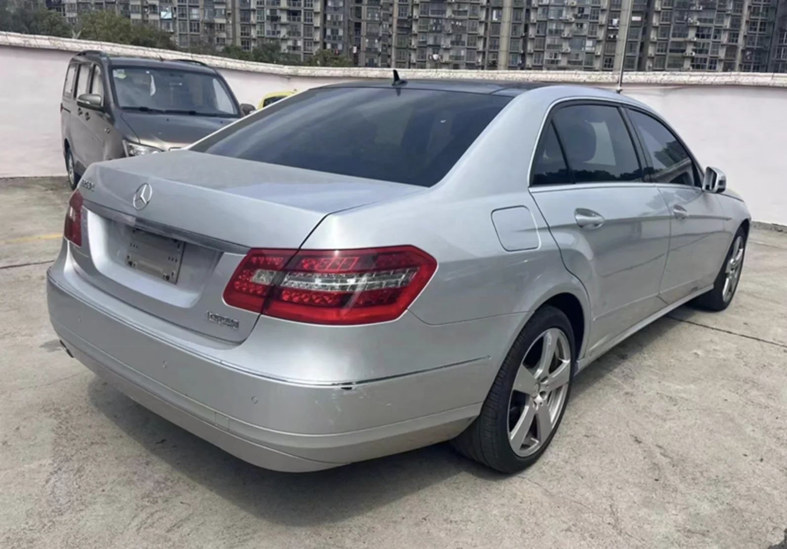 Mercedes-benz E260L бензиновые автомобильные сиденья задняя камера с кожаным черным электрическим седаном R17 многофункциональный автоматический люк на крыше