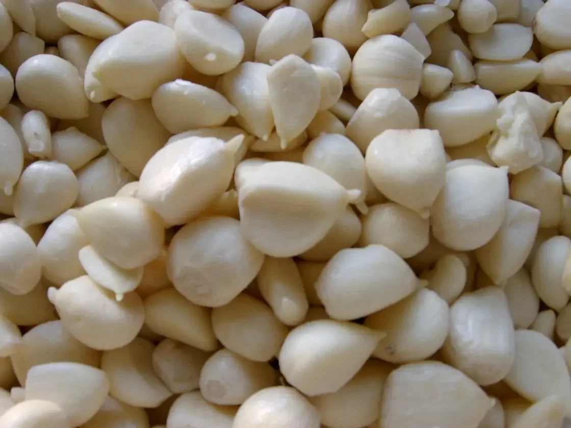 Selected Quality IQF Frozen garlic cloves of Garlic hometown proccesser with Halal/BRC/GAP/Kocher Approved Frozen garlic