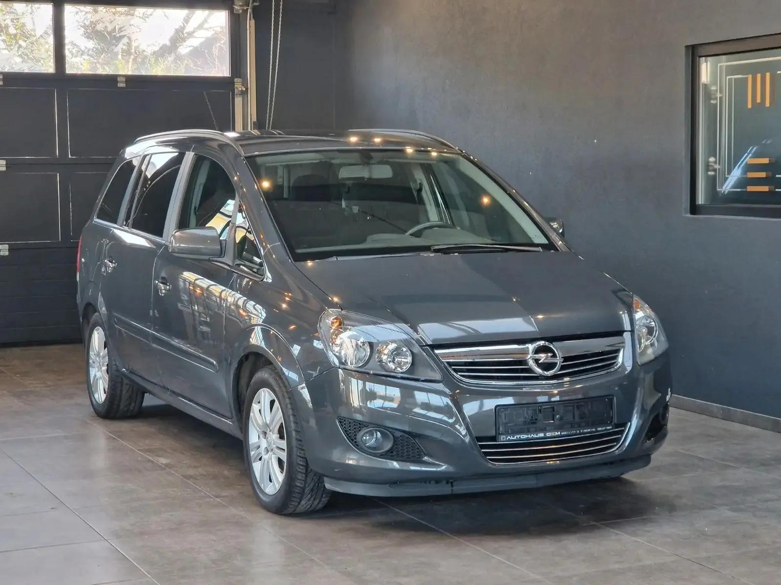 GOOD CLEAN FOR Used Opel-Zafira 1.8 B Family Van Available for Delivery