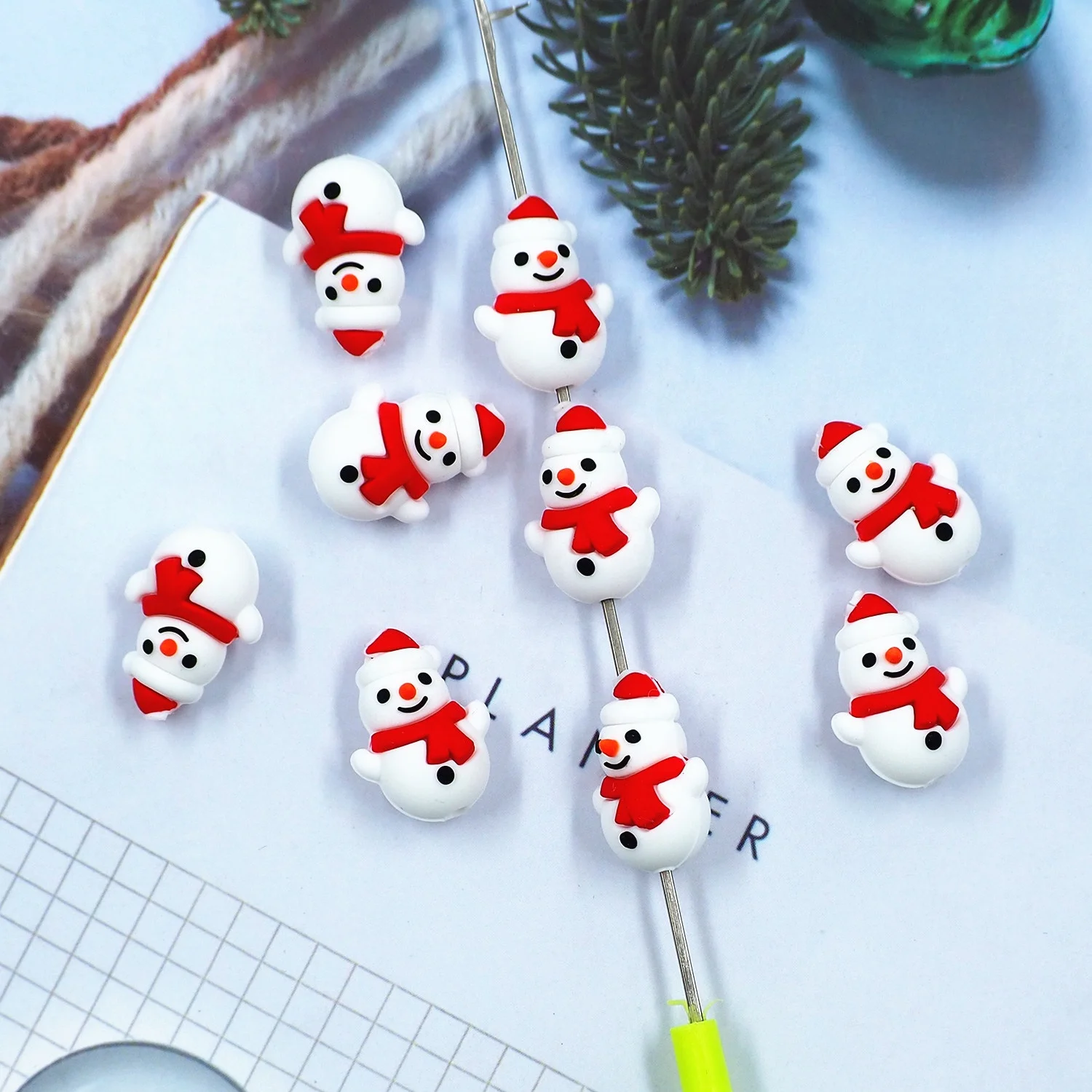 High Quality Easy String Jewelry Making DIY Pen KeyChain Bracelet Christmas Tree Silicone 3D Focal Beads