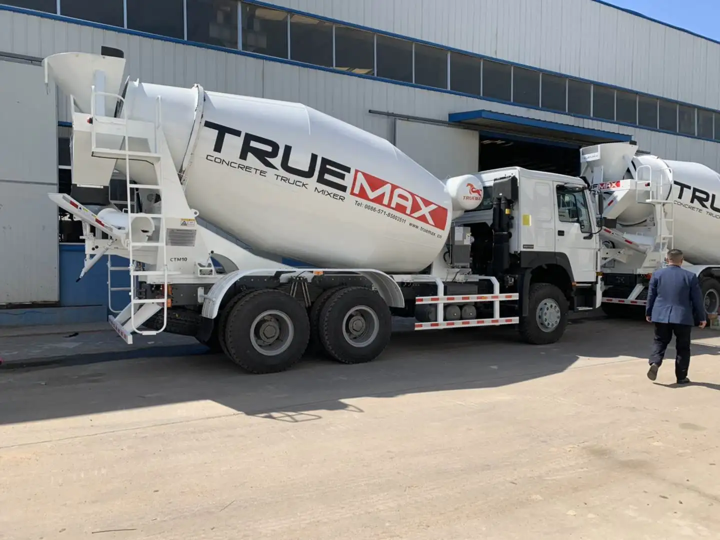 Factory sells truck mixers concrete mixers cement mixers