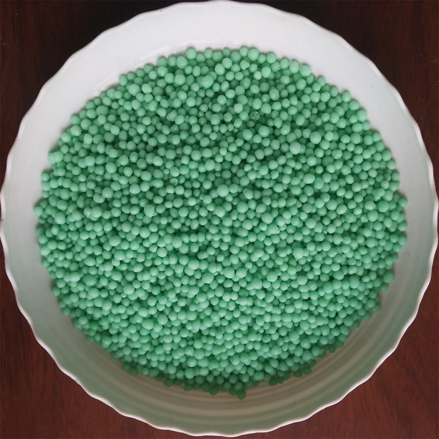 Envelope controlled-release urea water-soluble envelope sustained-release polymer sulfur urea urea nitrogen fertilizer