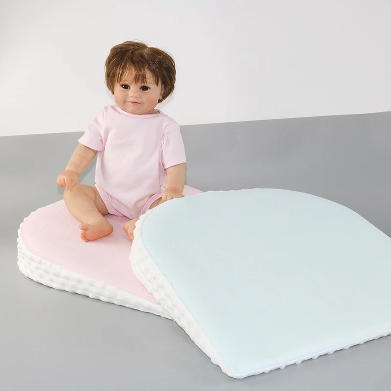 Both sides can be used for baby anti-vomiting nursing pillow baby lying feeding device exhaust pillow head training ramp pillow