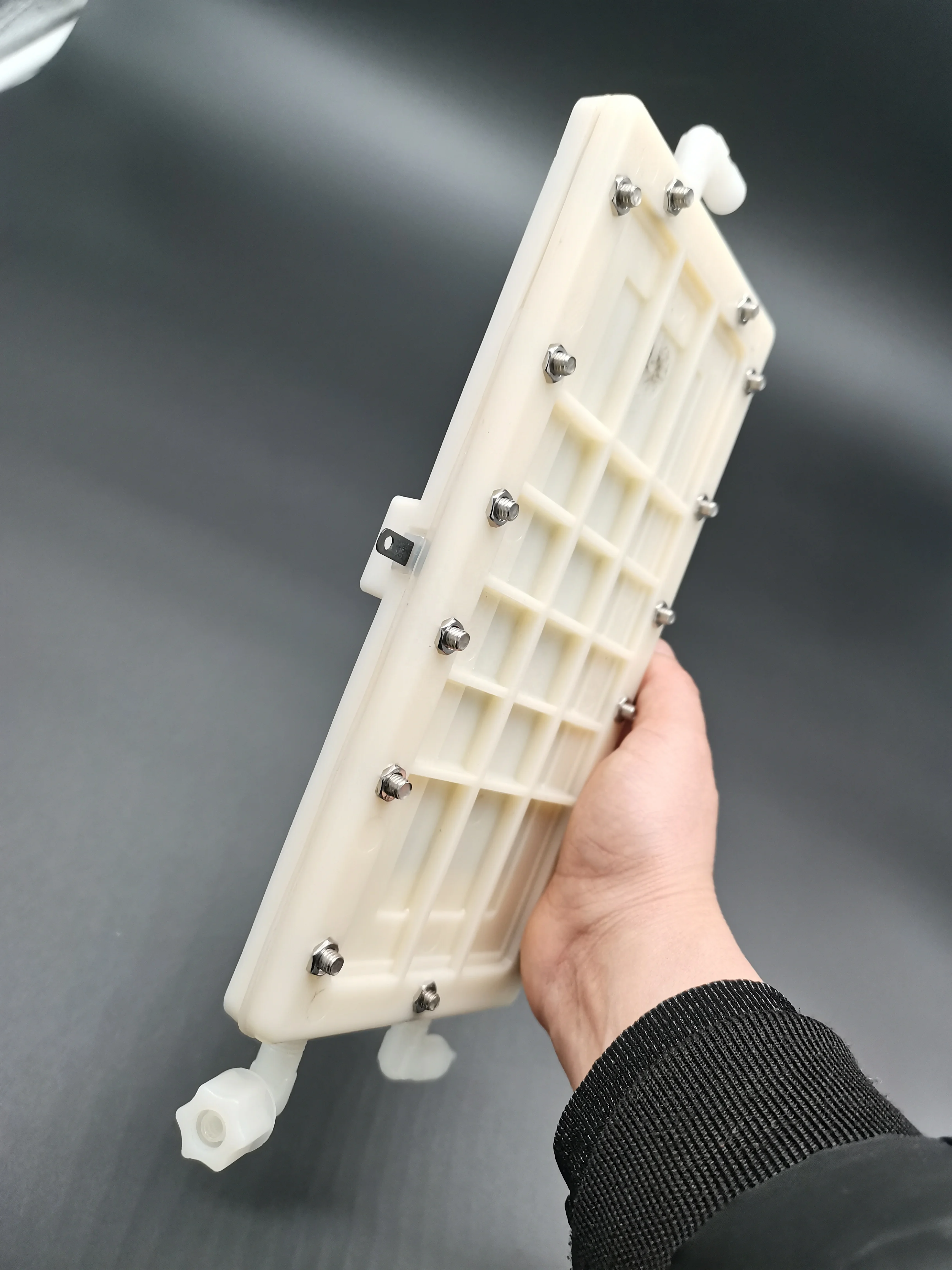 Alkaline electrolytic cell for alkaline ionized water filter system