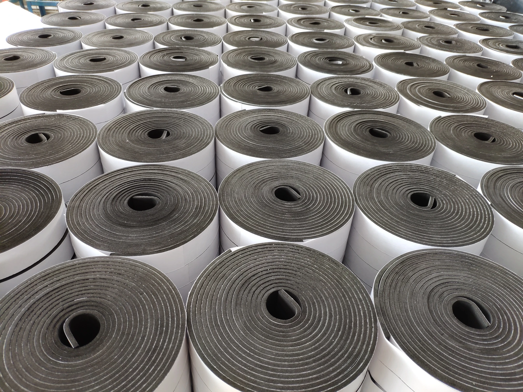 Guangdong factory  hot sale factory doors conservatories adhesive/Self-Adhesive resist heat foam sealant