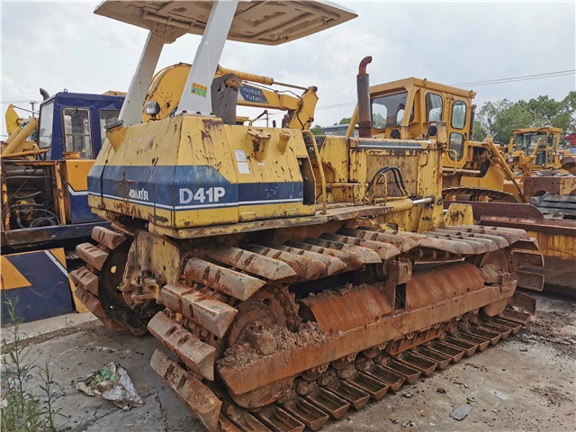 Towing blade pushing komatsu d41 bulldozer d41p small dozer used d41p-6