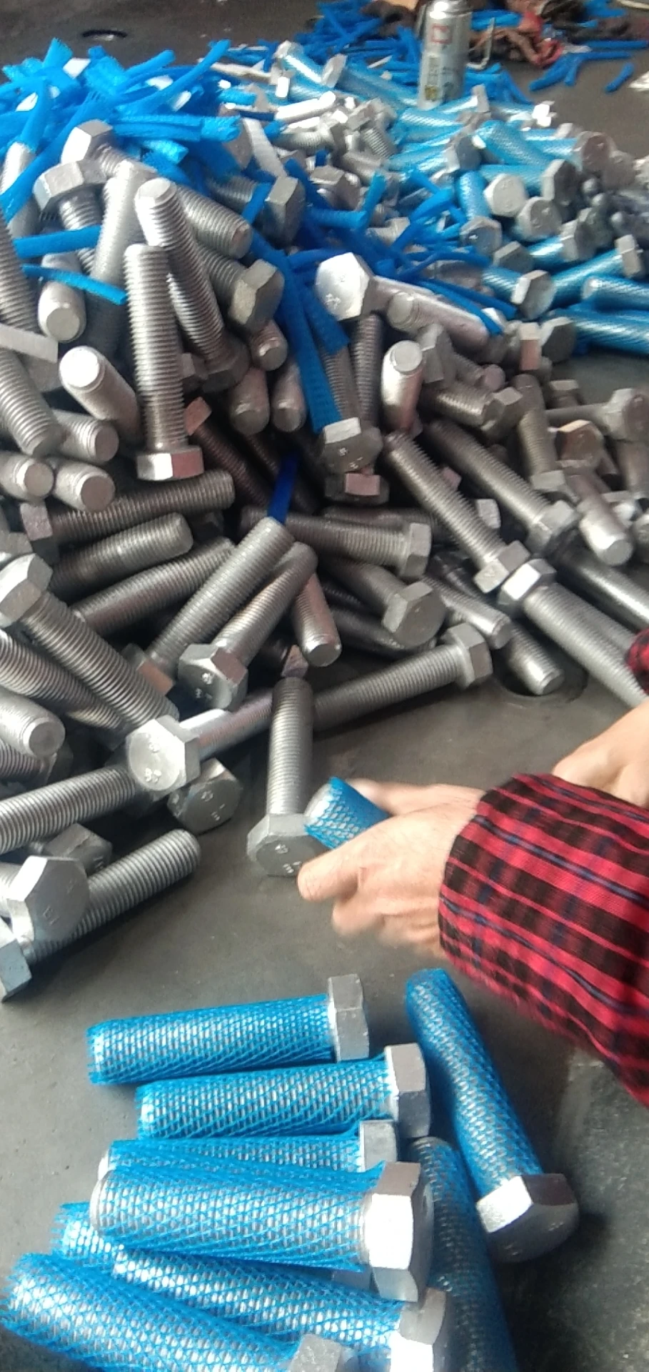 8,8 10,9 12,9 класс M6 M7 M8 оцинкованные болты и гайки с шестигранной головкой