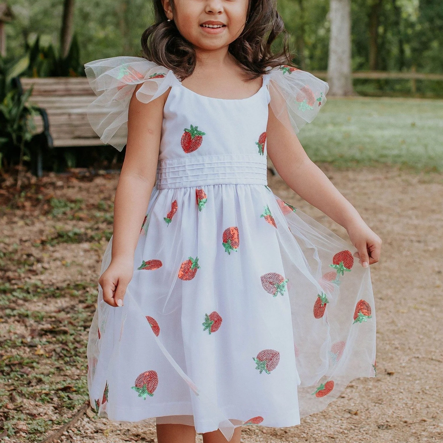 New Coming ISO Certificate Fast Shipping Strawberry Trim Girls Party Dresses Children Customized Available