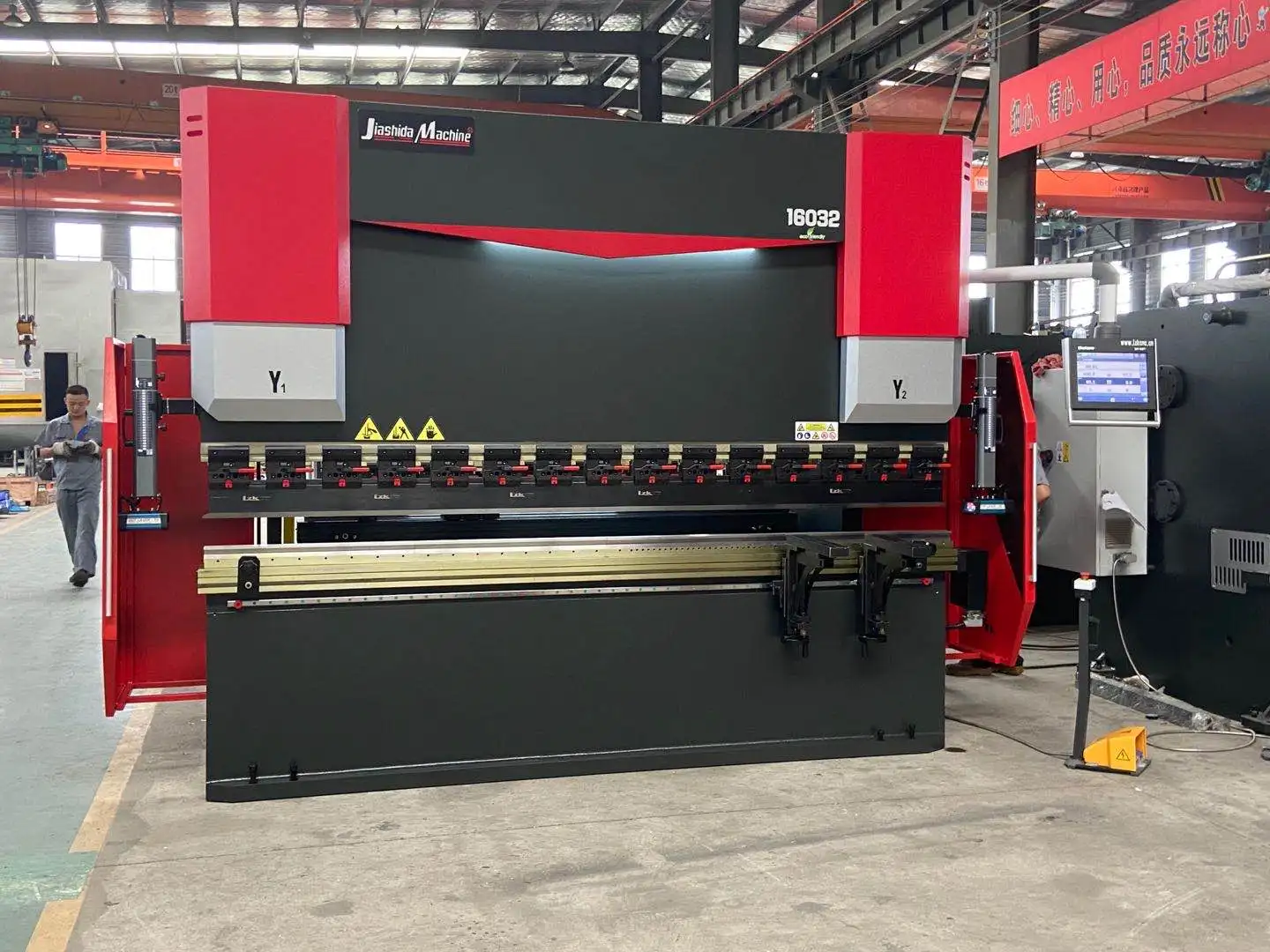 European High standard  Delem DA58T Cnc system HPB-160T3200 cnc press brake 4+1axis