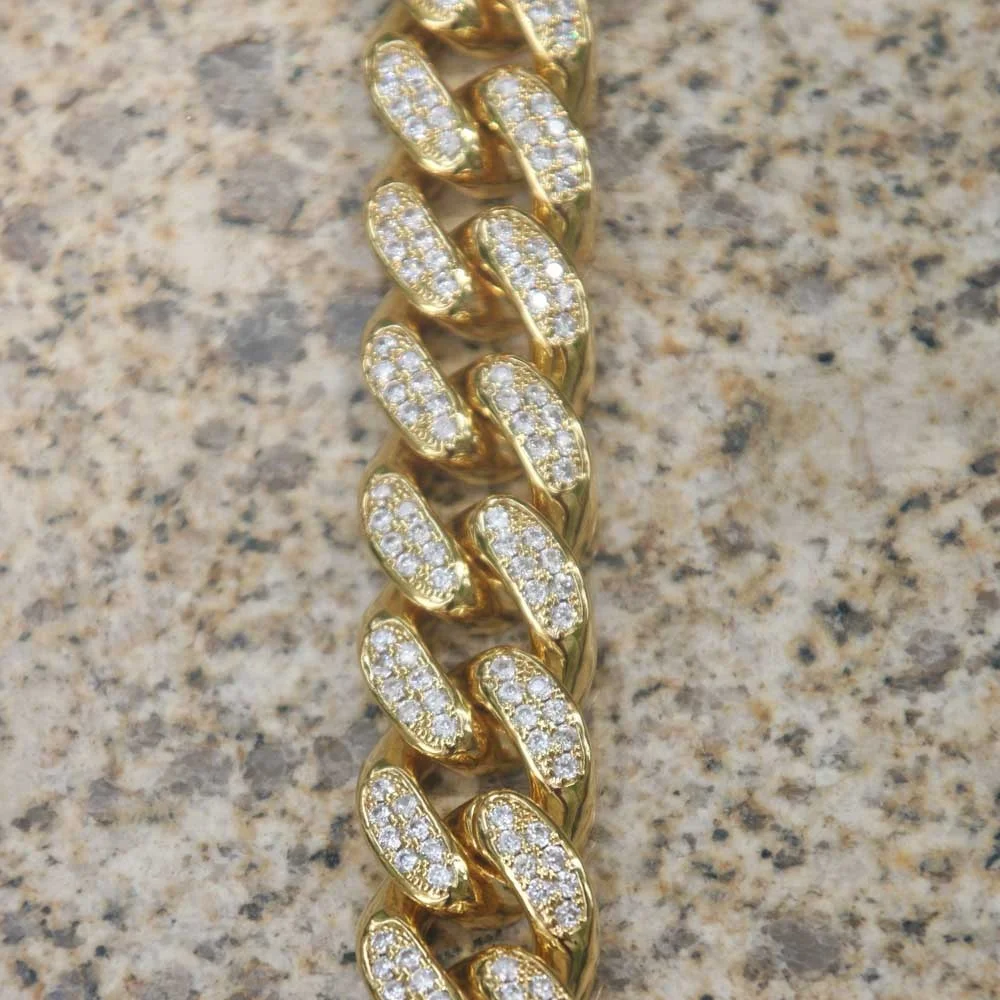 Cuban bracelet Color 18K gold Width 12mm Base Material Brass