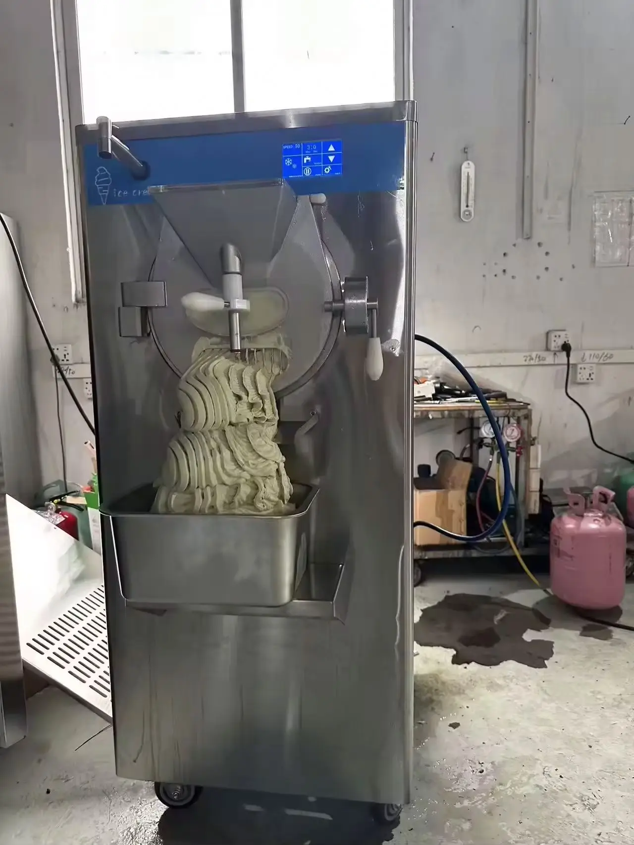 42-48L(11~12.5gal)/H Commercial Soft Ice Cream Machine 2650W Frozen Yogurt Maker