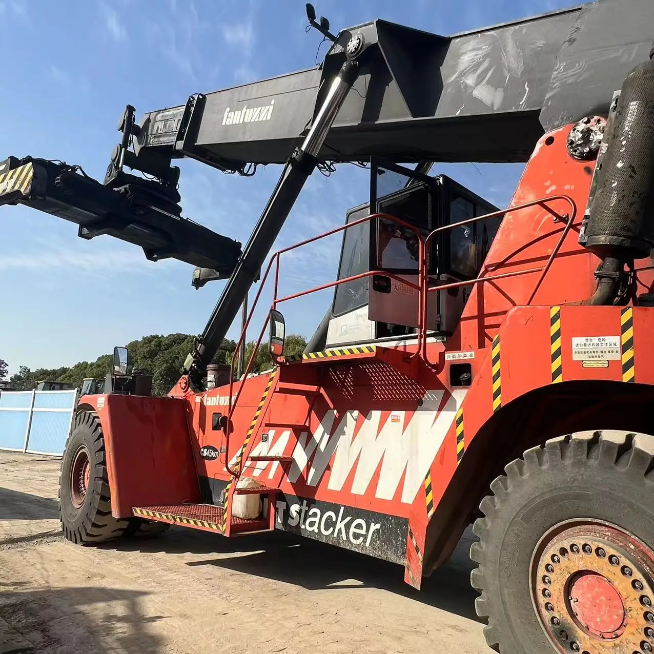 Подержанный контейнер-кран FANTUZZI CS45KM reach STACKER в