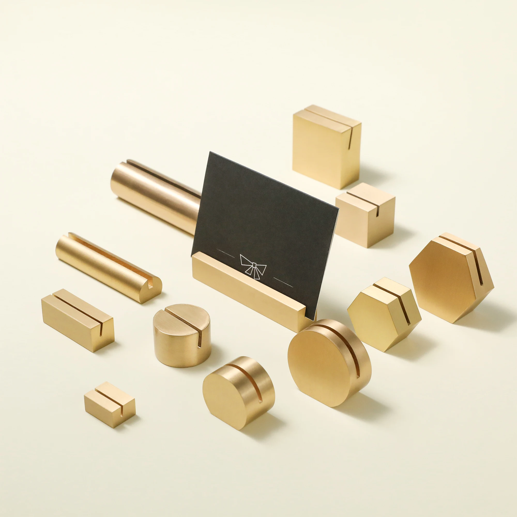 MAXERY High-end Business Card Holder Brass Desk Accessory Picture Card Display Table Sign Stand Office Organizer