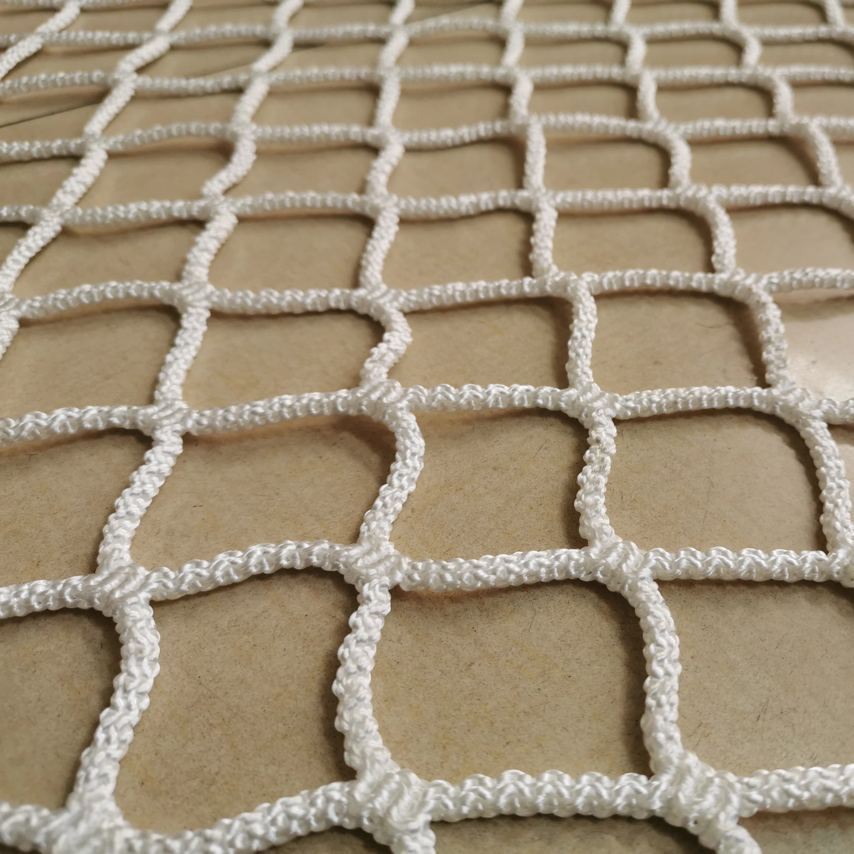 White square mesh knotless safety net