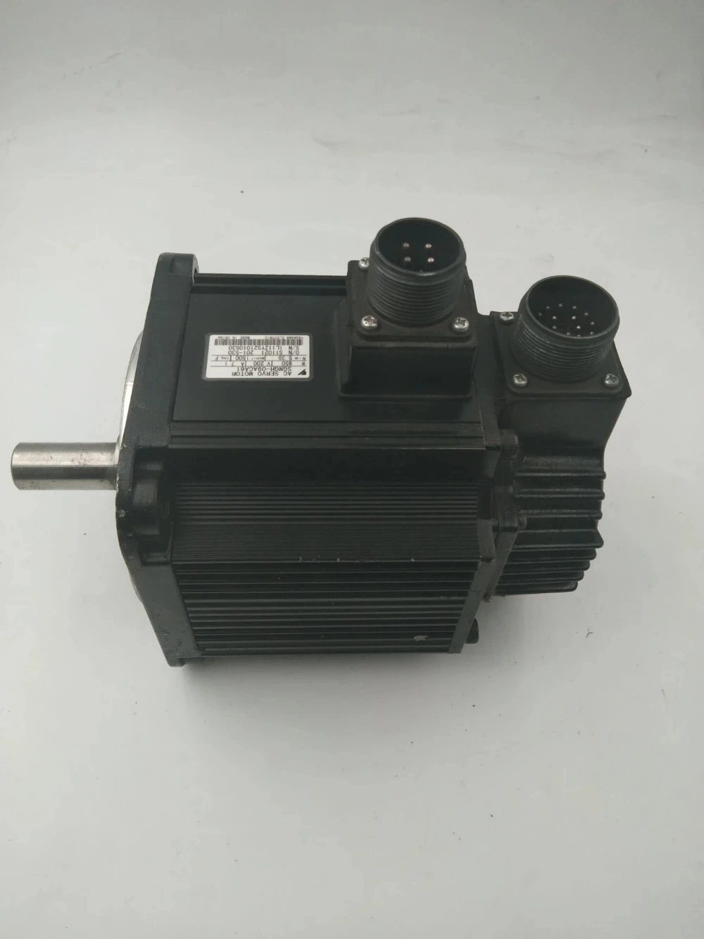 New Yaskawa AC Servo Motor SGMGH-09ACA61 Servo Motor 850W Servo Motor SGMGH 09ACA61