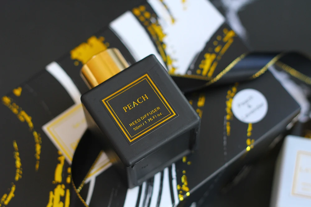 Luxury aroma oil reed diffuser set with rattan sticks