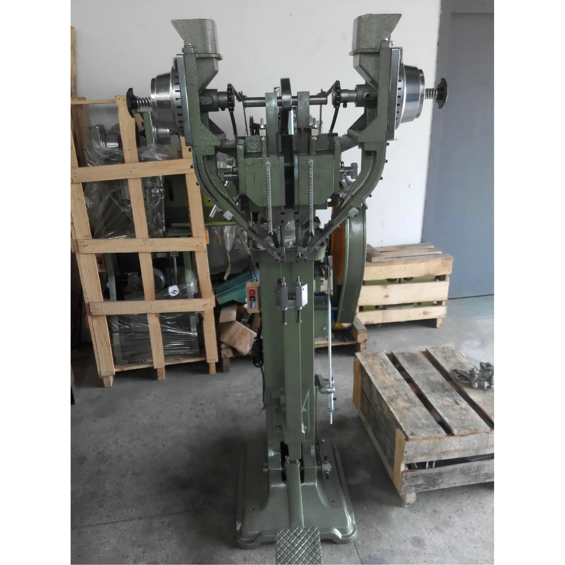 Chinese supplier wholesales semi-hollow rivet heading machine nut riveter machine gidraulic orbital