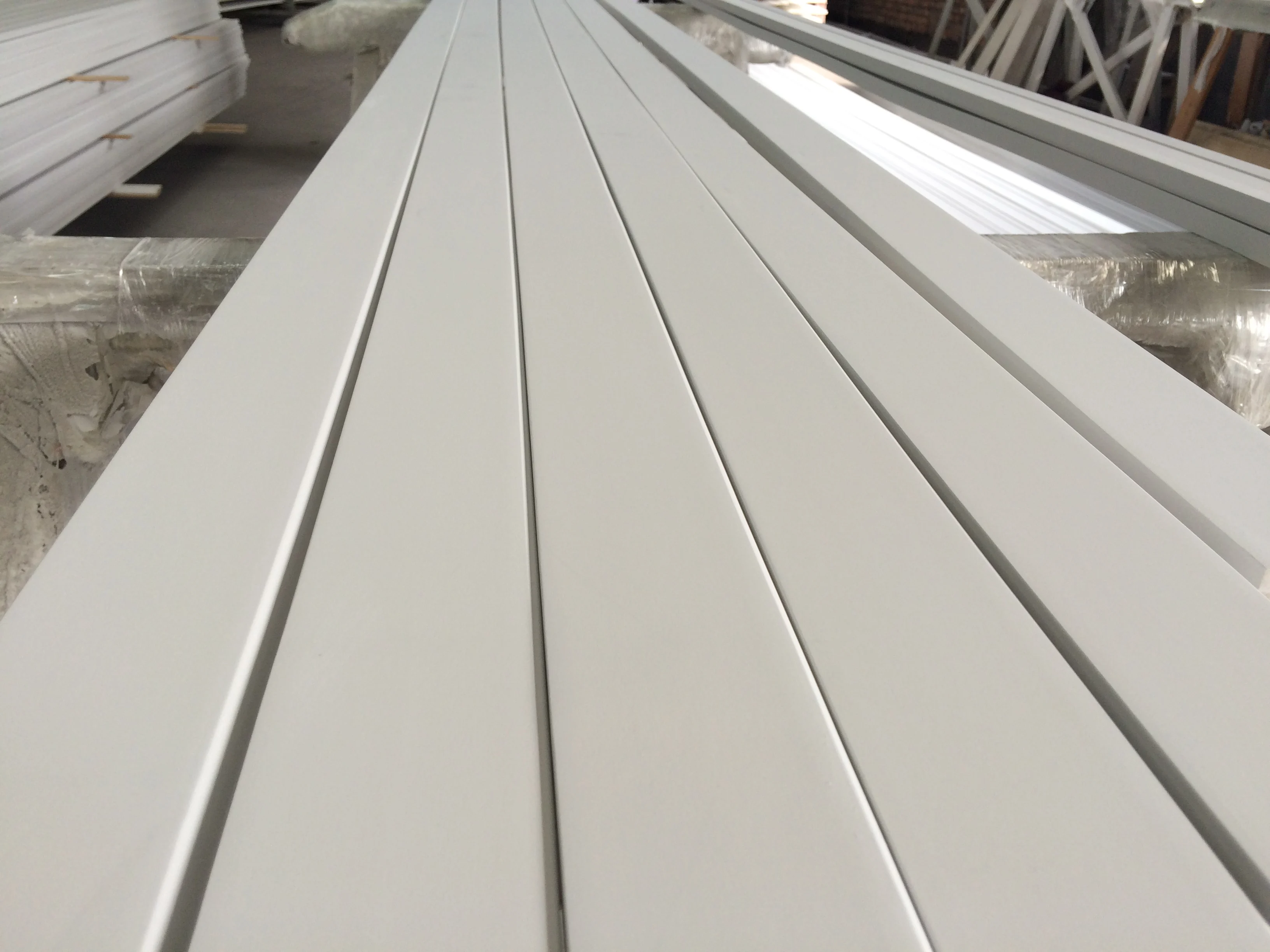 Primed Pine Bull Nose Pencil Round Baseboard Moulding