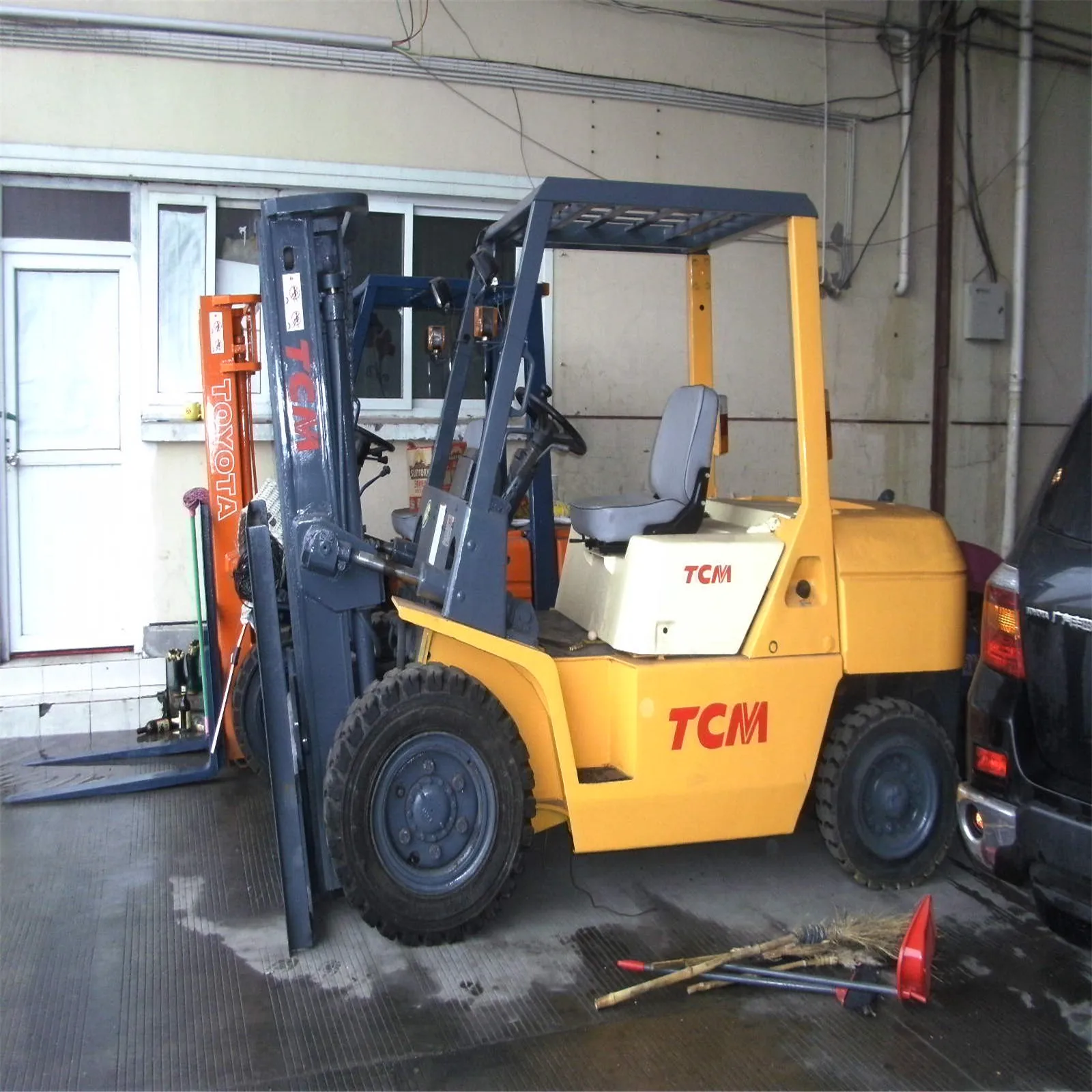 Б/у TCM FD50 конкурентоспособная цена 5t Дизельный вилочный погрузчик б/у TCM 5T Дизельный tcm fd25 fd50 fd30 FD70 FD100 в продаже