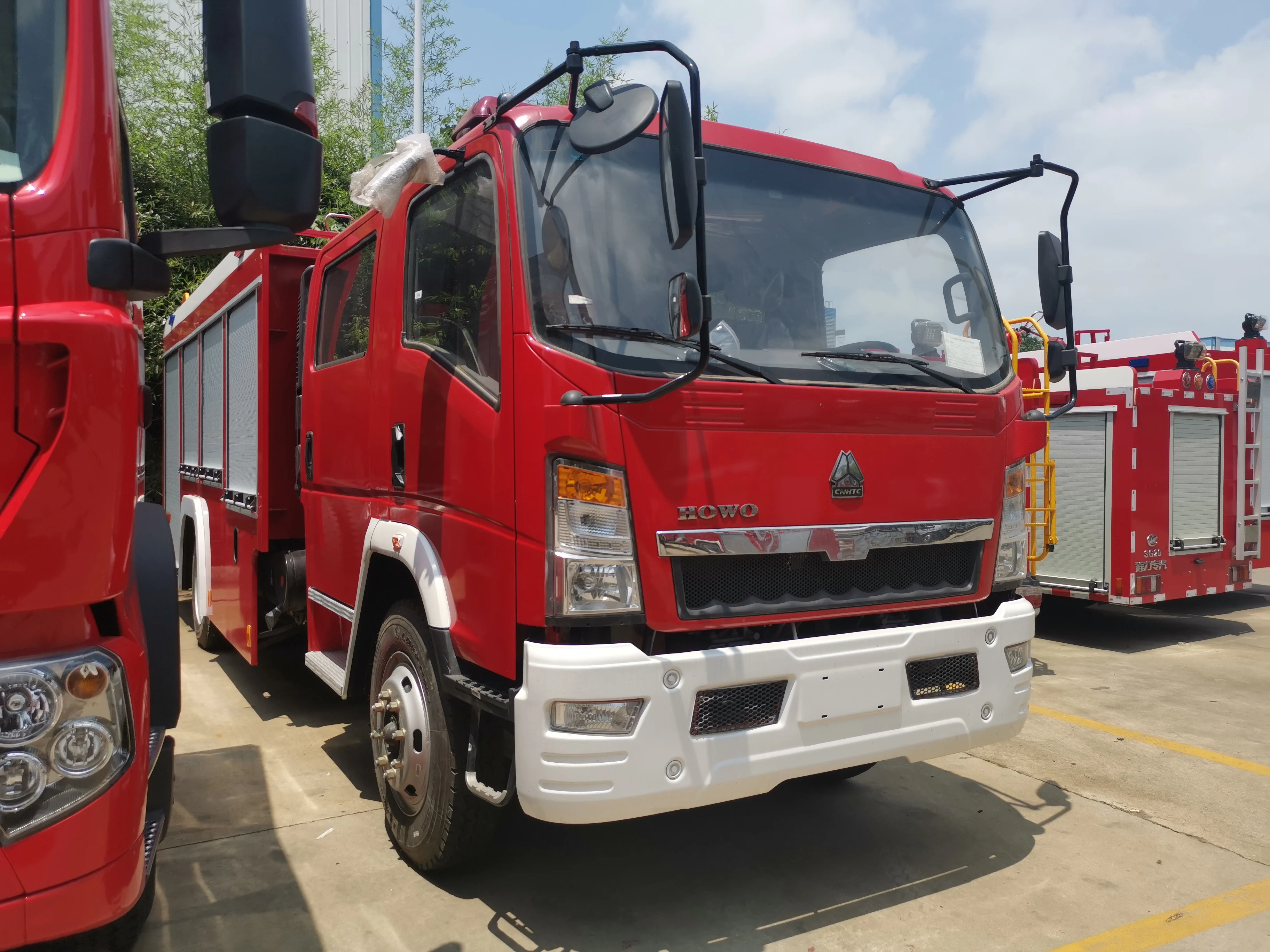China Fire Fighter Truck 4x2 4x4 6x4 Big Foam Multi-Function Rescue Fire Engine Fighting Truck