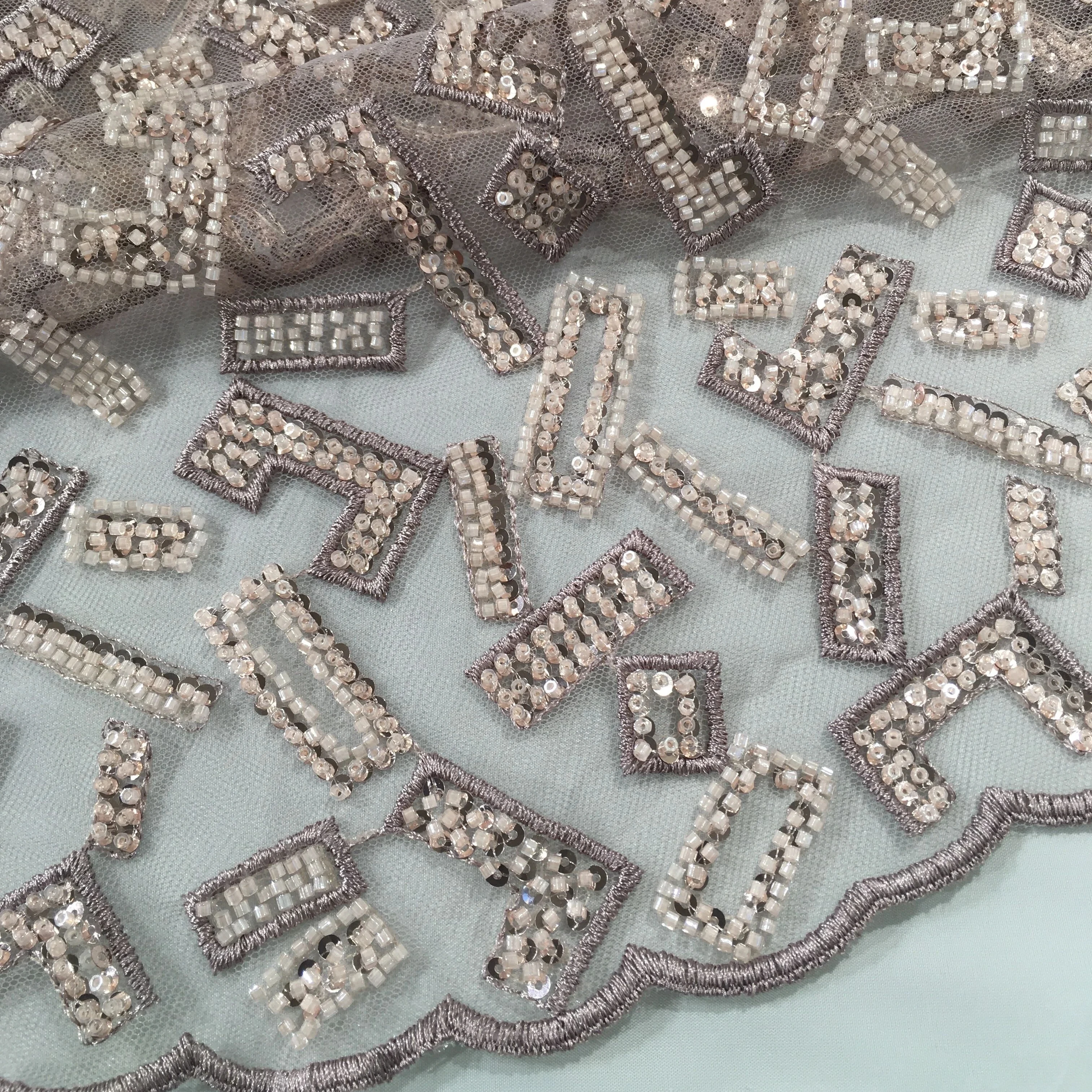 Стандартная Оптовая Цена Роскошная 100% полиэстер вышивка бисером французский Тюль кружевная ткань с блестками для свадьбы