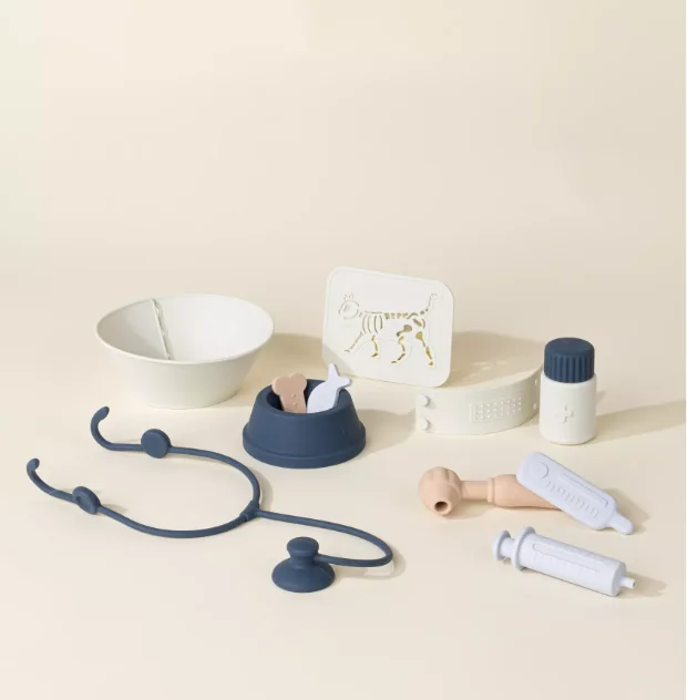 Examine and Treat Pet Vet Play Set, Kids Veterinary Play Set,STEAM Toy, Pretend Play Doctor Set For Kids Ages 3+