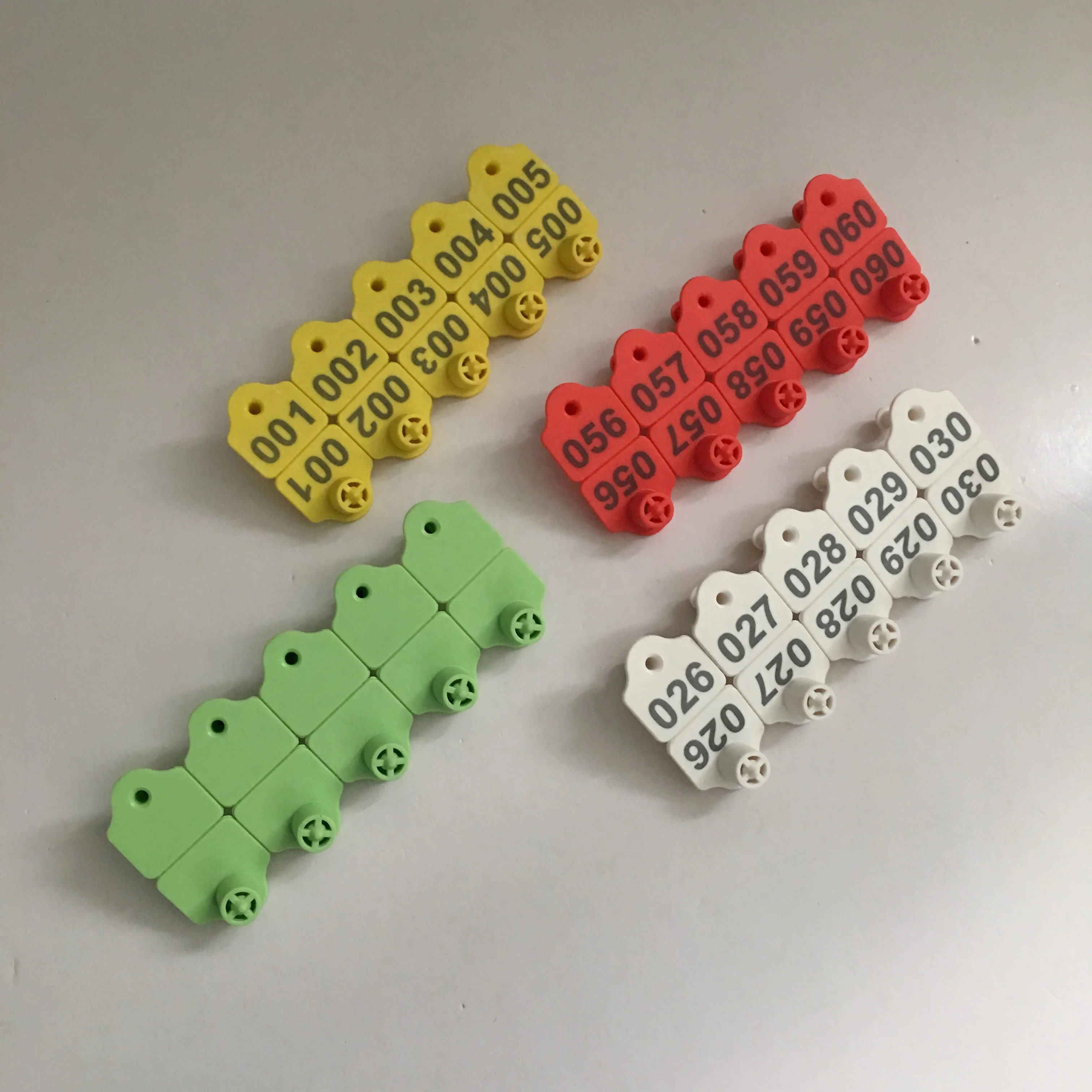 Заводская бирка для овец с металлической булавкой