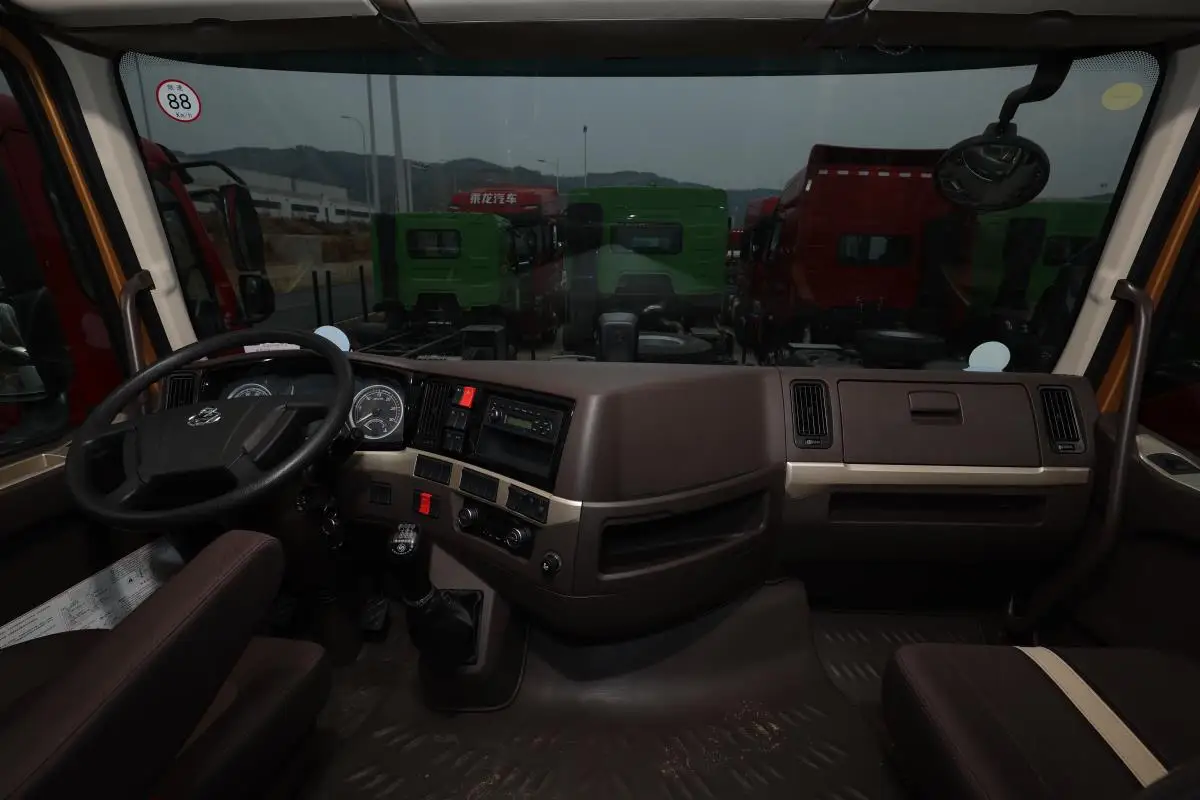 380hp 4x2 China Dongfeng Chenglong H7 Diesel Tractor Truck Euro5 6 wheel Heavy Truck