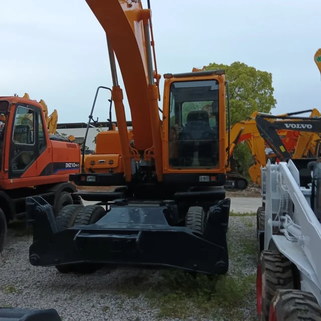 second Hand Construction Crawler Digger 210w-9 machine for sale in china
