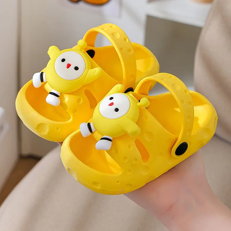 Оптовая продажа новый дизайн милые Мультяшные туфли из ПВХ обувь на нескользящей подошве сандалии детские летние тапочки для девочек и мальчиков