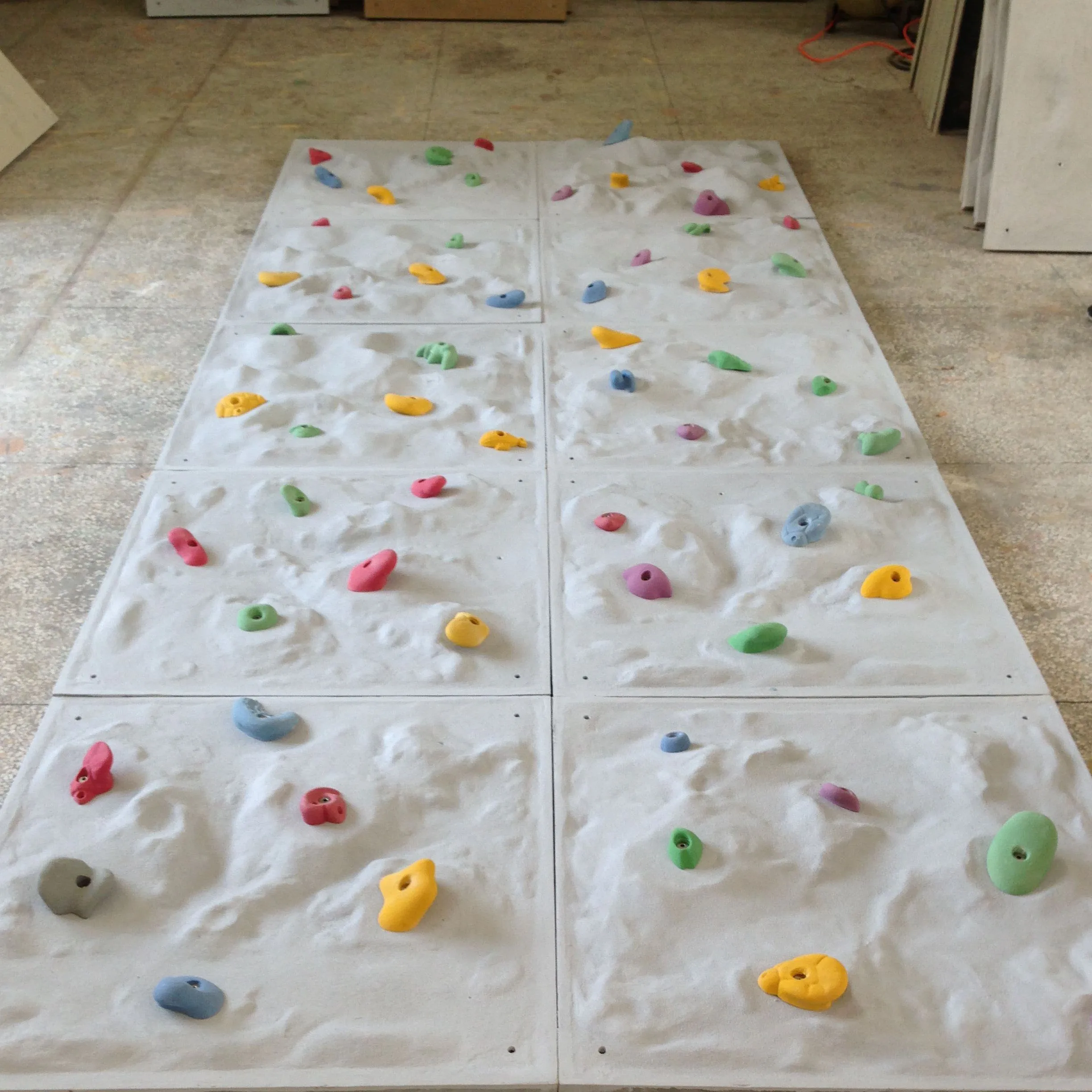 Скалолазание в помещении, тренировка боулдеринга, настенные трюмы