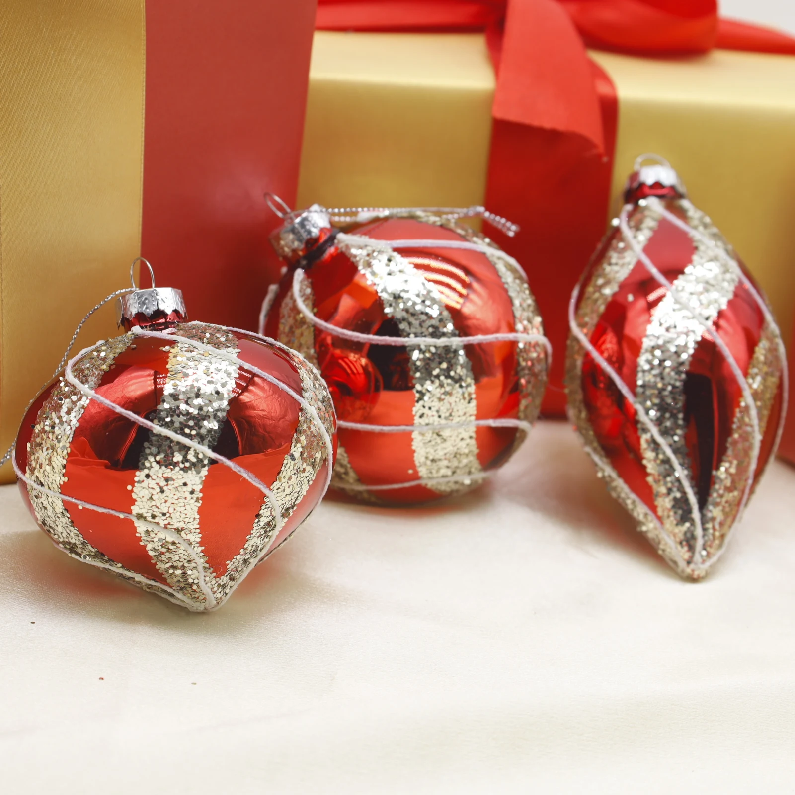 High Quality Christmas Tree Hanging Decoration Red Glass Ball for Christmas Gifts