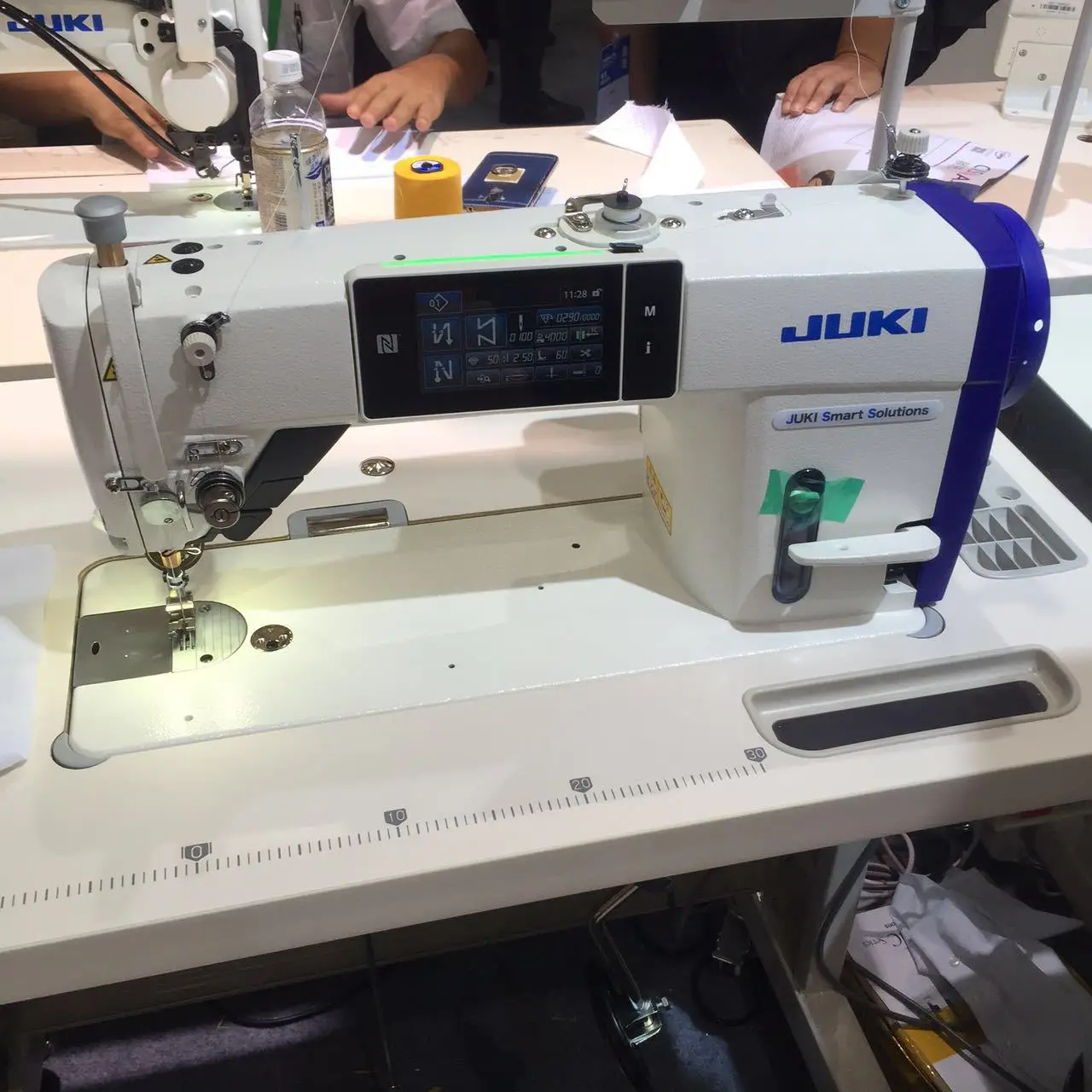 Brand New Jukis DDL-9000C-FDS/DDL-9000C-FMS/ DDL-9000C-FSH Computerized Lockstitch Industrial Sewing Machine