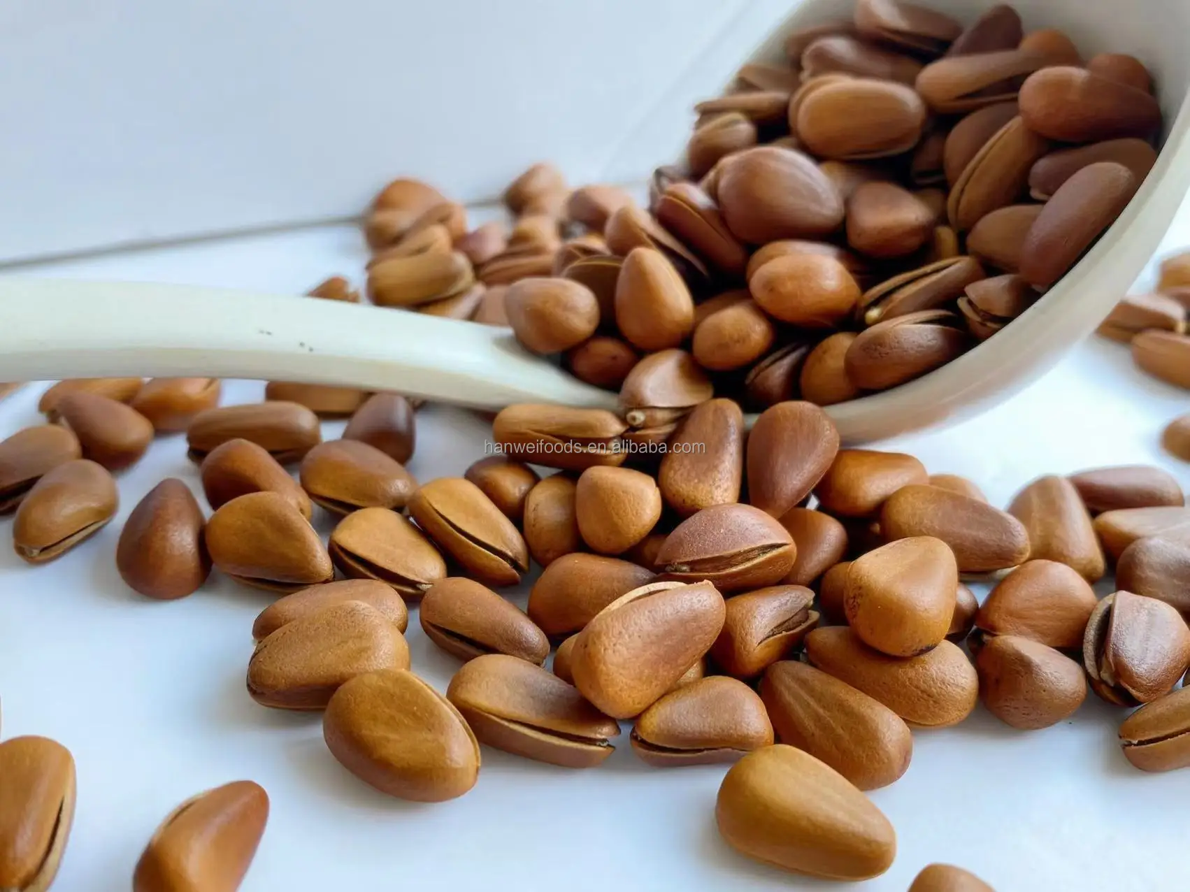 Hot selling open pine nuts original big grain red pine nuts dried nuts